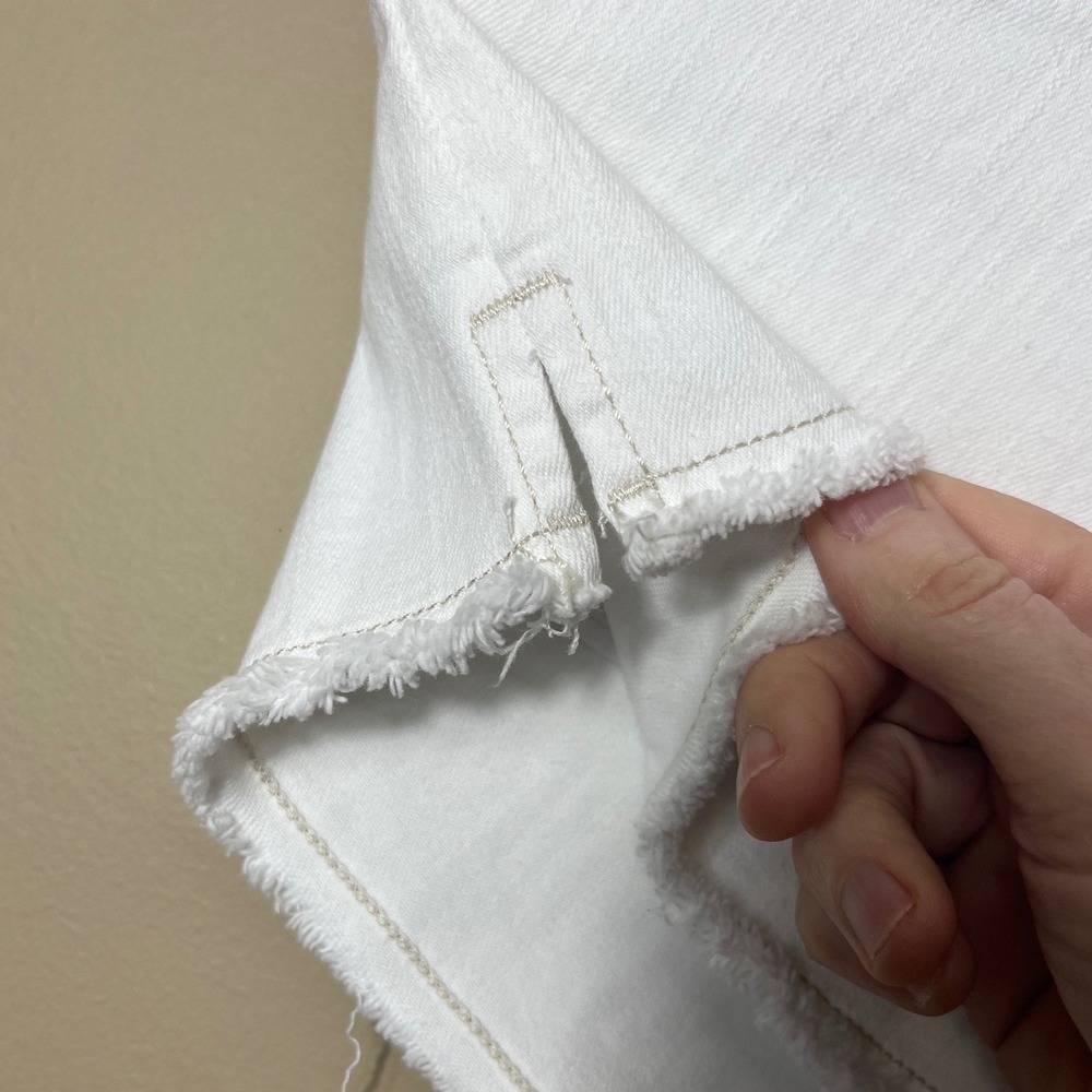Miss Me White Denim Moto Shorts Mid Rise Frayed Hem Zipper Detail Size 28 - Picture 14 of 14